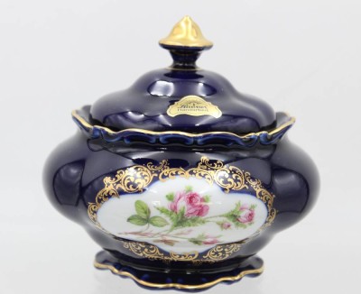 Auktion 359<br>Deceldose, Lindner, Dekor Moosrose, Kobalt & Gold, ca. H-12,5cm [1]