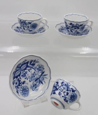 Auktion 359<br>3x Mokkatasse mit U.T., Hutschenreuther, Zwiebelmuster, Tassen ca. H-5cm [1]