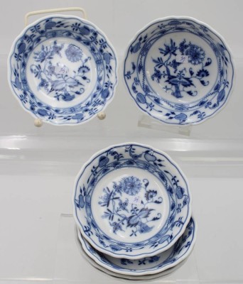 Auktion 359<br>6x kl. Schalen,Schale, Stadt Meissen, Zwiebelmuster, H-3,5cm D-12cm [1]