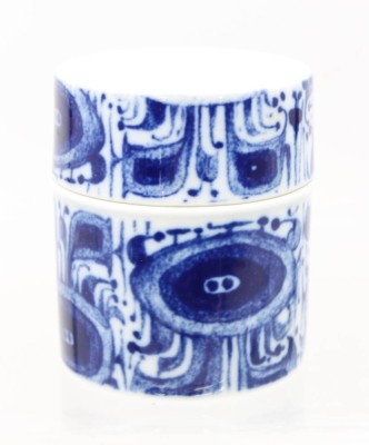 Auktion 359<br>Deckeldose, Fürstenberg, blaues Dekor, H-10,5cm D-9cm [1]