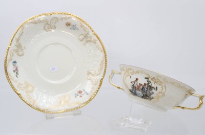 Auktion 359<br>Suppentasse mit U.T., Classic Rose, galante Szene, ca. H-4,8cm [1]