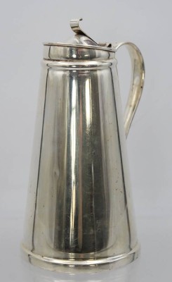 Auktion 359<br>wohl Warmhaltekanne o.ä., England, älter, versilbert, Gebrauchsspuren, div. kl. Druckstellen, ca. H-20cm [1]