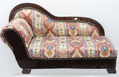 Auktion 359<br>Puppensofa, H-28,5cm B-50cm [1]