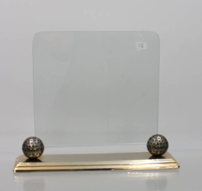Auktion 359<br>Tisch-Bilderrahmen, versiberter Stand, Gläser an den Ecken bestossen, ca. H-19cm B-23cm [1]