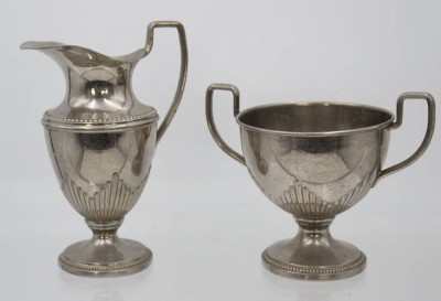 Auktion 359<br>Milch und Zucker, Metall, Queen Ann Dekor, ca. H-15,5cm, Altersspuren [1]