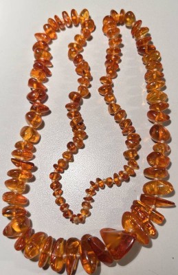 Auktion 359<br>Bernstein Kette, verlaufend, L-ca. 66 cm, 36,7 gr. [1]