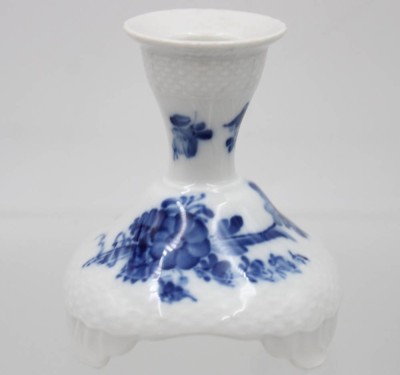Auktion 363<br>Leuchter, Royal Copenhagen, blaue Blume, Schleifstrich, H-10cm [1]