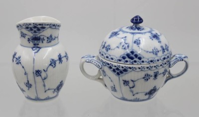 Auktion 359<br>Milch und Zucker, Royal Copenhagen, Musselmalet, Halbspitze, ca. H-10cm [1]