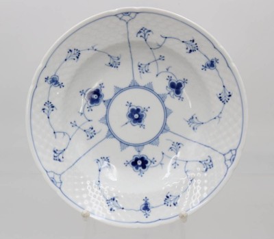 Auktion 359<br>tiefer Teller, Bing &Gröndahl, Musselmalet, ca. H-4,5cm D-21cm [1]