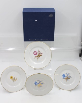 Auktion 363<br>4x Teller mit Blumenbemalungen, Höchst, in orig. Karton, je D-15cm [1]