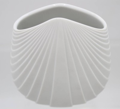 Auktion 359<br>Künstlervase, Rosenthal studio-linie, Entw. Max Fussi, Weißporzellan, H-16cm [1]