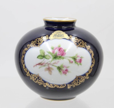 Auktion 359<br>Kobalt-Vase, Lindner, Moosrose, ca. H-10cm [1]