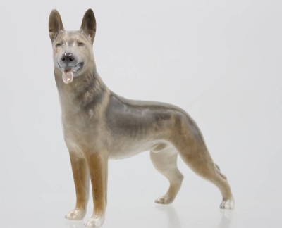 Auktion 359<br>Deutscher Schäferhund, Royal Copenhagen, Entw. Th. Madsen, Modellnr. 326, unterglasurfarben, H-17cm [1]