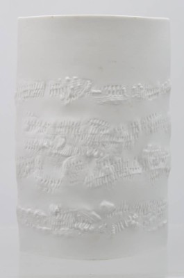 Auktion 359<br>Relief-Vase, Hutschenreuther, Weißporzellan, H-22cm B-14cm [1]