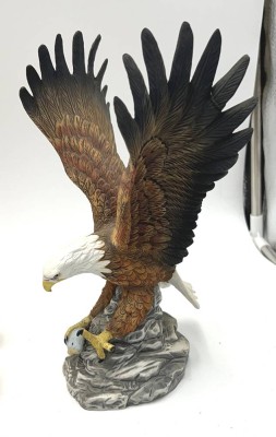 Auktion 359<br>Fischadler, Buisquit-Porzellan bemalt Munto Enterpr. 1994, Thailand, H-25 cm [1]