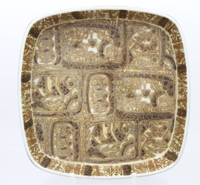 Auktion 359<br>gr. Schale, Royal Copenhagen, Fajance, ca. H-5cm, 26,5 x 26,5cm [1]
