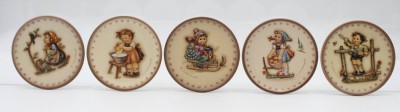 Auktion 359<br>5x kl. Hummel-Teller, Goebel, ca. D-8cm [1]