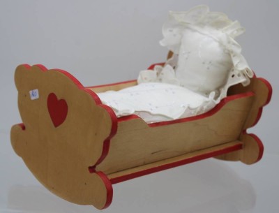Auktion 363<br>Puppenbett, Holz, H-11cm B-20cm T-15cm [1]