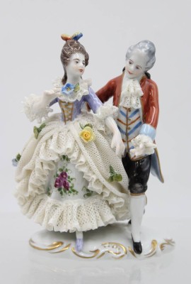 Auktion 359<br>Rokoko-Paar,  Aelteste Volkstedt, Spitzenkleid, guter Zustand, H-12cm [1]