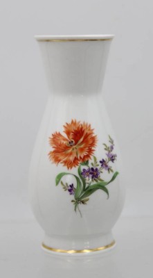 Auktion 359<br>Vase, Meissen, Schwertermarke, Blumenbemalung, 2 Schleifstriche, H-14,6cm [1]