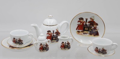 Auktion 359<br>Kinderservice, Käthe Kruse für Reutter , Kanne H-8,5cm [1]