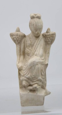 Auktion 359<br>Replik einer römischen Statuette, Göttin Fortuna, verso Aufschrift des Töpfers Servandus, ca. H-17cm [1]