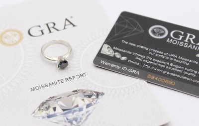 Auktion 359<br>925er Silber-Ring, Regenbogen-Moissanite, 1ct, RG 53, anbei Zertifikat [1]