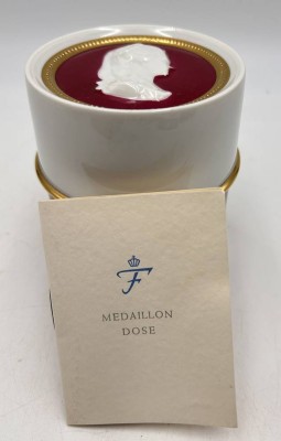 Auktion 359<br>gr. Medaillon-Deckeldose 
