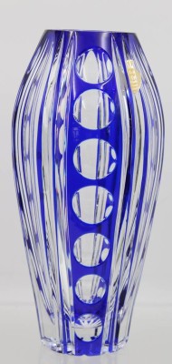 Auktion 359<br>hohe Kristall-Vase, blau überfangen, ca. H-24cm [1]