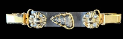 Auktion 371<br>Blusen-Tuch- oder Westenschmuck??, Double, 1 kl. Stein fehlt, L-14,5 cm, 43 gr. [1]