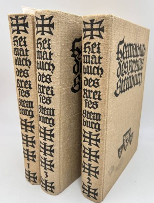 Auktion 369<br>Heimatbuch des Kreises Steinburg, in 3 Bänden, 1925/26, reich illustriert, mit Widmung auf Vorsatzseite, gut erhalten, [1]