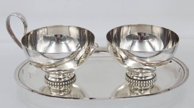 Auktion 360<br>Tablett mit Milch und Zucker, Sterling, zus. 247,7gr., ca. H-6,6cm, Tablett B-18cm [1]