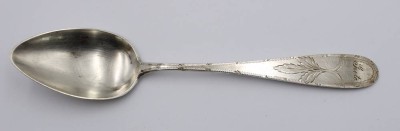 Auktion 360<br>antiker Esslöffel, 12lötiges Silber, Namengravur und datiert 1851, 42,7gr., L-22cm [1]