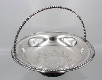 Auktion 360<br>gr. versilberte Henkelschale, auf Stand, H-8,5cm D-27cm [1]