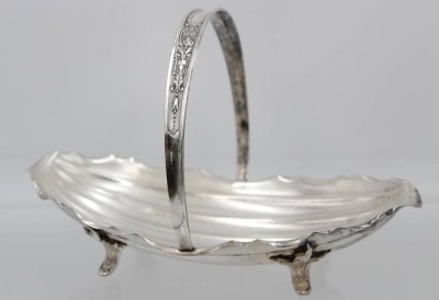 Auktion 360<br>Schale, WMF, verso Namensgravur und datiert 1906, Altersspuren, ca. H-13,5cm B-21cm [1]