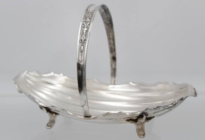 Auktion 360<br>Schale, WMF, verso Namensgravur und datiert 1906, Altersspuren, ca. H-13,5cm B-21cm [1]