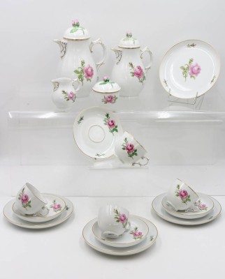 Auktion 360<br>Kaffee-Teeservice für 4 Personen, Fürstenberg, Rote Rose, Kaffeekanne, Teekanne, Milch und Zucker, 4x Gedecke (Untertassen unterschiedlich), Kanne H-22 u. 19cm, Tassen H-6,3cm [1]