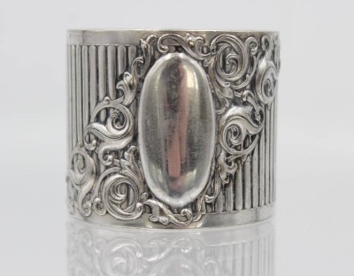 Auktion 360<br>Serviettenring, älter, Alpacca. B-3,8cm D-4,2cm [1]