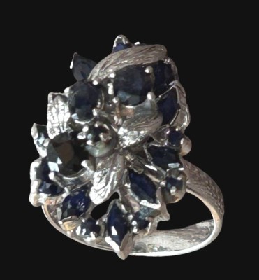 Auktion 360<br>Silberring-925-, dunkle Steine, RG 55, 6,2 gr. [1]