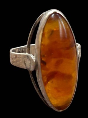 Auktion 360<br>Silberring-835- mit Bernstein-Schiffchen, Fischlandschmuck, RG 52, 4,3 gr. [1]