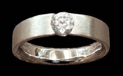 Auktion 360<br>Silberring-925- mit klaren Stein, Knenmarke, RG 57, 6,8 gr [1]