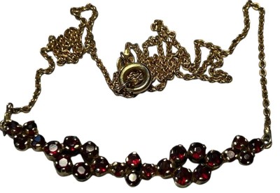 Auktion 360<br>Goldcollier-333- mit Granat, l-ca 42 cm, , 5 gr. [1]