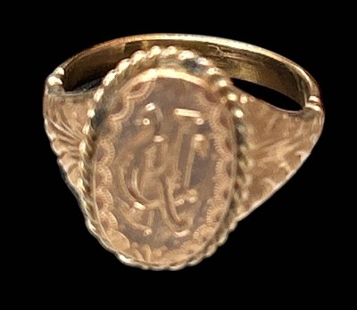 Auktion 360<br>Goldring-585- mit Gravurplatte, Ziermonogramm, RG 53, 3,9 gr. [1]
