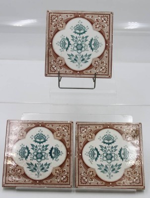 Auktion 360<br>3x älterer Fliesen, florales Dekor, div. kl. Chips, 15 x 15cm [1]