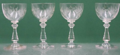 Auktion 360<br>4x Süssweingläser, älter, floraler Schliff, ca. H-13cm [1]