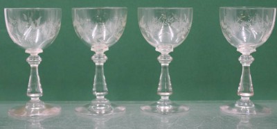 Auktion 360<br>4x Süssweingläser, älter, floraler Schliff, ca. H-13cm [1]
