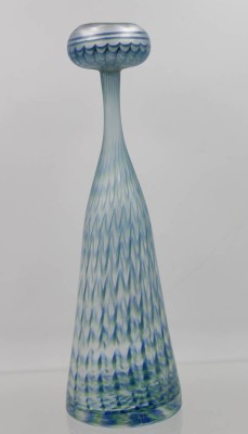 Auktion 360<br>hohe Kunstglas-Vase, Eisch, blaue Einschmelzungen, ca. H-33cm [1]