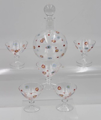 Auktion 360<br>Karaffe mit 5 kl. Gläsern, Emaillemalerei, Karaffe mit kl. Chip, ca. H-17,5cm H-6,5cm [1]