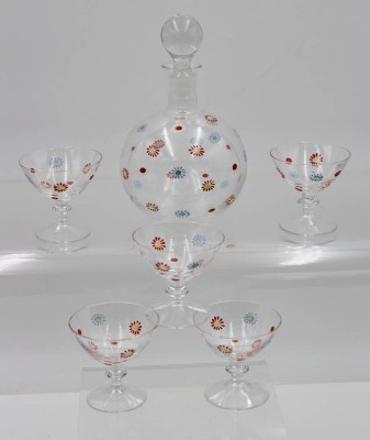 Auktion 360<br>Karaffe mit 5 kl. Gläsern, Emaillemalerei, Karaffe mit kl. Chip, ca. H-17,5cm H-6,5cm [1]