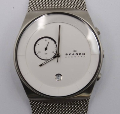 Auktion 360<br>Herren-Armbanduhr, Skagen, Quarz, sehr guter Zustand, Metallband, ca. D-4,2cm [1]